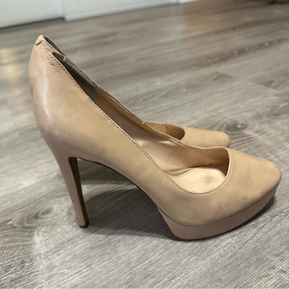 Jessica Simpson Classic Tan Heels - Picture 4 of 6